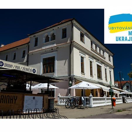 Grandhotel Sluchatko - Ex Zamecky Hotel Vranov nad Dyjí Dış mekan fotoğraf