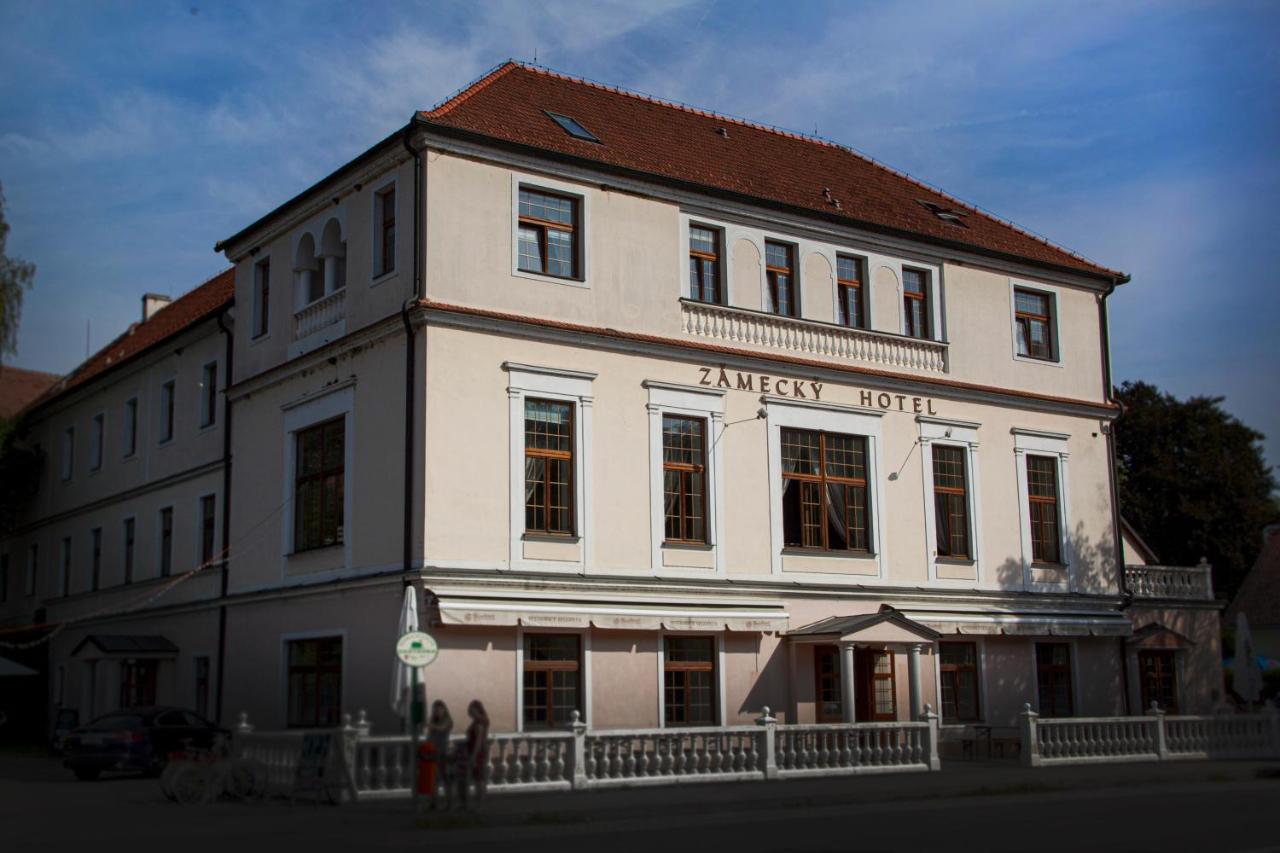 Grandhotel Sluchatko - Ex Zamecky Hotel Vranov nad Dyjí Dış mekan fotoğraf